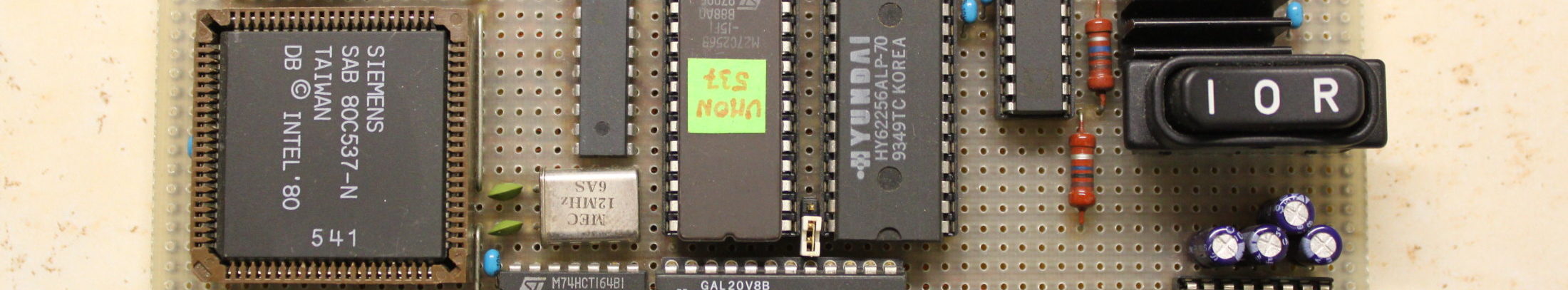 Jednodeskový mikropočítač s 80C537